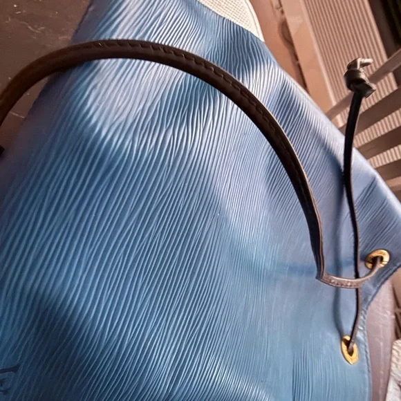 SUNDAY PRICE DROP! Louis Vuitton Blue Epi Leather Drawstring Hobo Bag - Picture 11 of 12